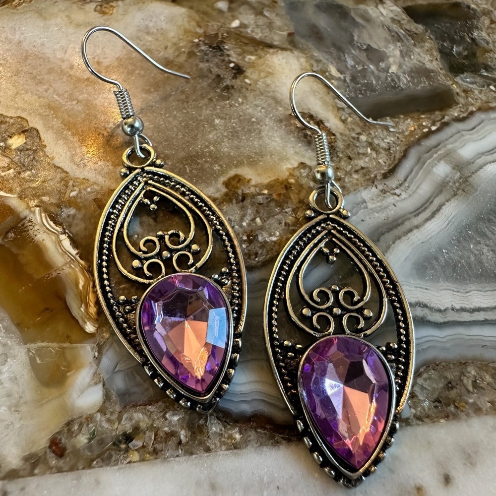 3172 Vintage-Inspired Silver and Purple Earrings
